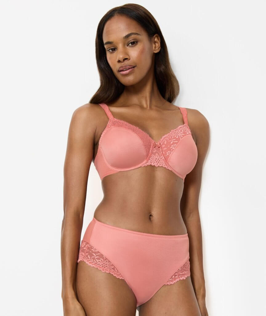 Triumph Ladyform Soft Minimizer Bra - Cameo