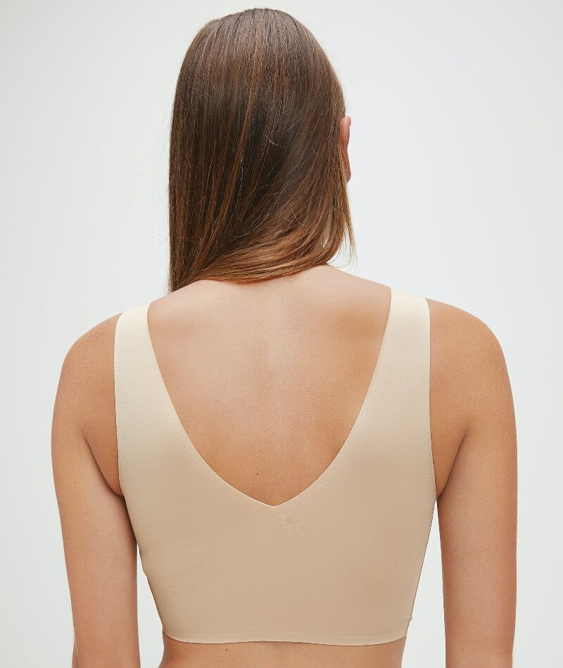 Calvin Klein Women's Invisibles Comfort Seamless Lightly Lined V Neck  Bralette Bra