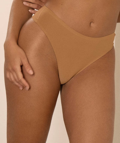 Liliana Comfortably Curved Smoothing Thong - Seamless