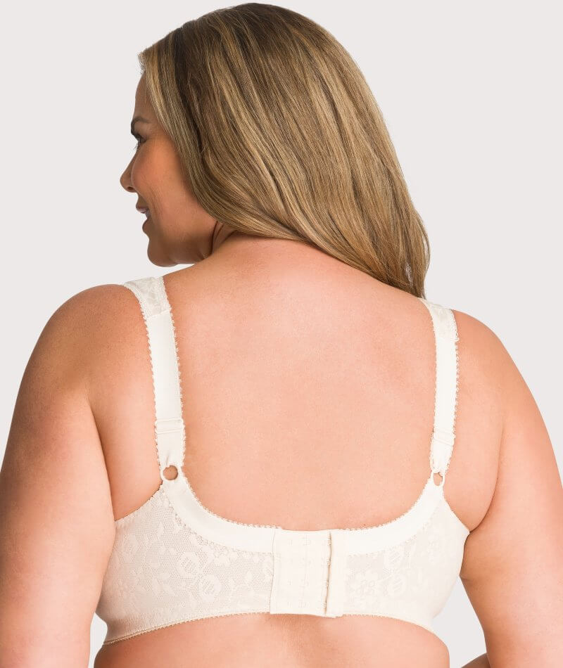 The right bra for a white t-shirt - The Small Things Blog